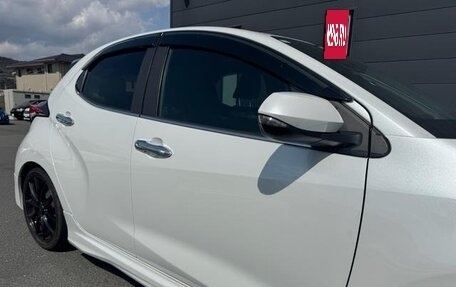 Toyota Yaris, 2023 год, 1 370 300 рублей, 11 фотография