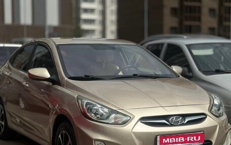 Hyundai Solaris II рестайлинг, 2011 год, 700 000 рублей, 1 фотография