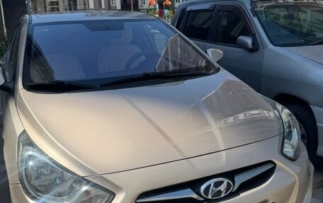 Hyundai Solaris II рестайлинг, 2011 год, 700 000 рублей, 2 фотография