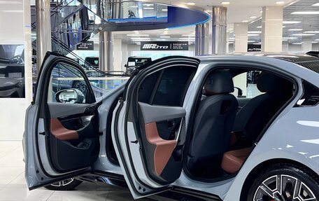 BMW 5 серия, 2025 год, 9 300 000 рублей, 10 фотография