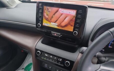 Toyota Yaris Cross, 2022 год, 1 400 325 рублей, 10 фотография