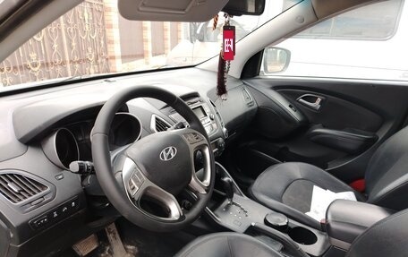 Hyundai ix35 I рестайлинг, 2012 год, 1 000 000 рублей, 8 фотография