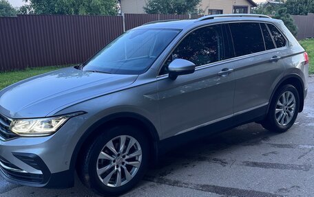 Volkswagen Tiguan II, 2021 год, 4 250 000 рублей, 1 фотография