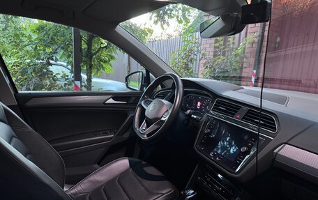 Volkswagen Tiguan II, 2021 год, 4 250 000 рублей, 19 фотография