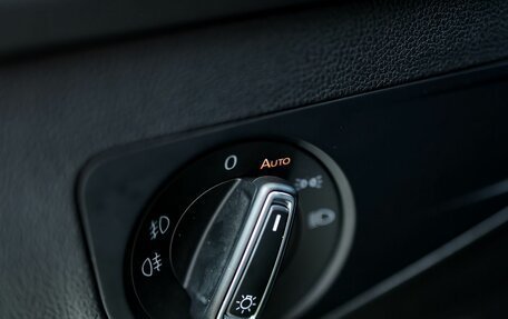 Volkswagen Tiguan II, 2019 год, 2 599 000 рублей, 15 фотография