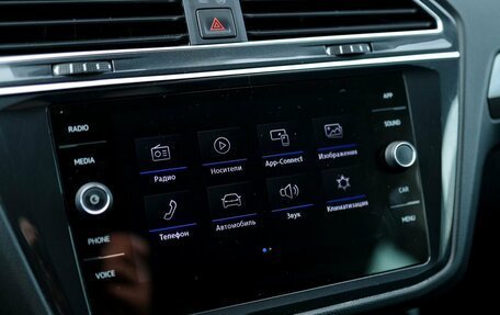 Volkswagen Tiguan II, 2019 год, 2 599 000 рублей, 21 фотография