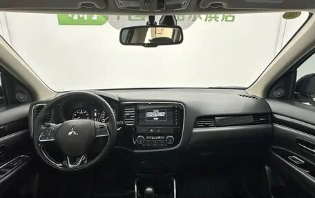 Mitsubishi Outlander III рестайлинг 3, 2022 год, 1 680 005 рублей, 8 фотография