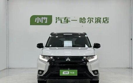 Mitsubishi Outlander III рестайлинг 3, 2022 год, 1 680 005 рублей, 2 фотография