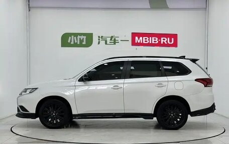 Mitsubishi Outlander III рестайлинг 3, 2022 год, 1 680 005 рублей, 4 фотография