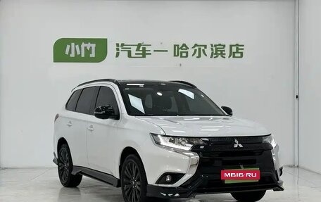 Mitsubishi Outlander III рестайлинг 3, 2022 год, 1 680 005 рублей, 3 фотография