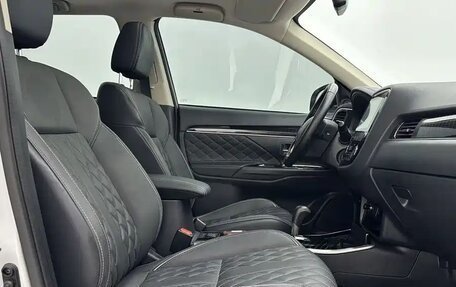 Mitsubishi Outlander III рестайлинг 3, 2022 год, 1 680 005 рублей, 10 фотография