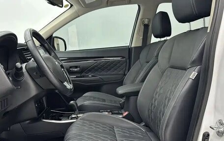 Mitsubishi Outlander III рестайлинг 3, 2022 год, 1 680 005 рублей, 11 фотография