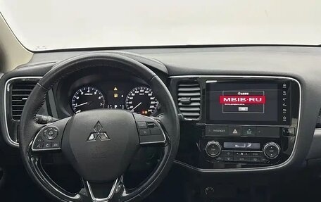 Mitsubishi Outlander III рестайлинг 3, 2022 год, 1 680 005 рублей, 13 фотография