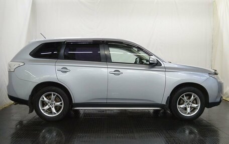 Mitsubishi Outlander III рестайлинг 3, 2012 год, 1 121 000 рублей, 4 фотография