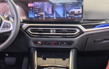 BMW 3 серия, 2023 год, 2 900 000 рублей, 13 фотография