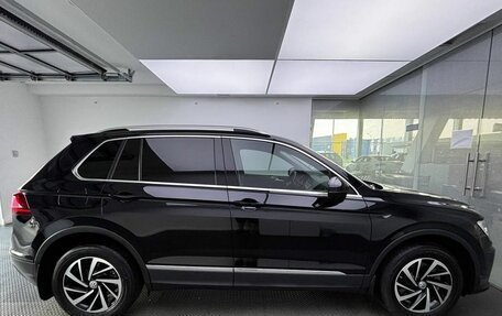 Volkswagen Tiguan II, 2018 год, 2 995 000 рублей, 5 фотография