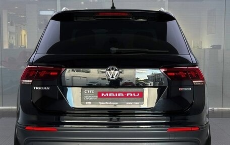 Volkswagen Tiguan II, 2018 год, 2 995 000 рублей, 7 фотография
