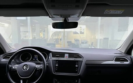 Volkswagen Tiguan II, 2018 год, 2 995 000 рублей, 17 фотография