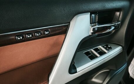Toyota Land Cruiser 200, 2015 год, 4 300 000 рублей, 8 фотография