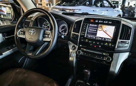 Toyota Land Cruiser 200, 2015 год, 4 300 000 рублей, 18 фотография