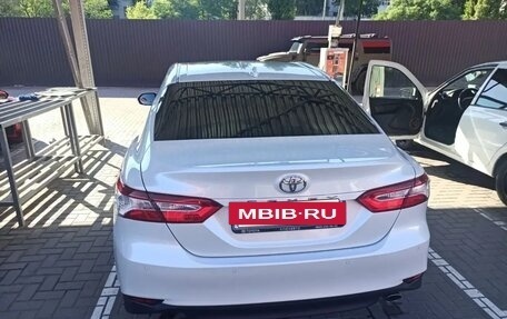 Toyota Camry, 2021 год, 3 650 000 рублей, 2 фотография