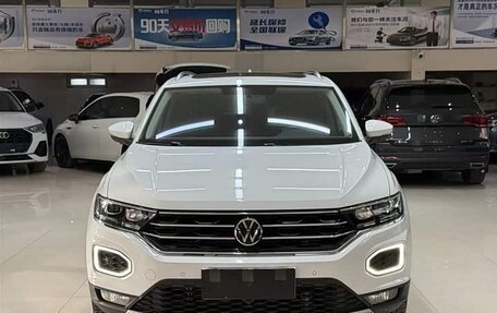 Volkswagen T-Roc I, 2022 год, 1 530 000 рублей, 2 фотография