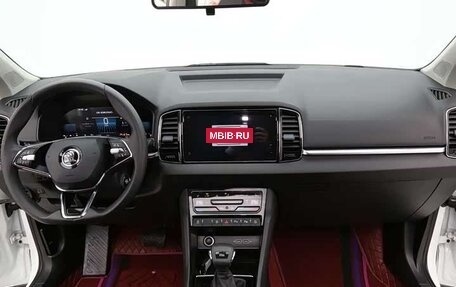 Skoda Karoq I, 2023 год, 2 040 000 рублей, 7 фотография