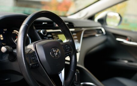 Toyota Camry, 2020 год, 3 750 000 рублей, 2 фотография
