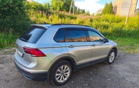 Volkswagen Tiguan II, 2021 год, 2 600 000 рублей, 5 фотография