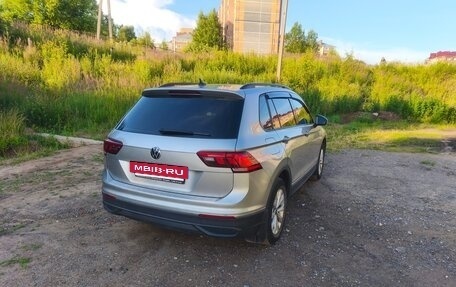 Volkswagen Tiguan II, 2021 год, 2 600 000 рублей, 6 фотография