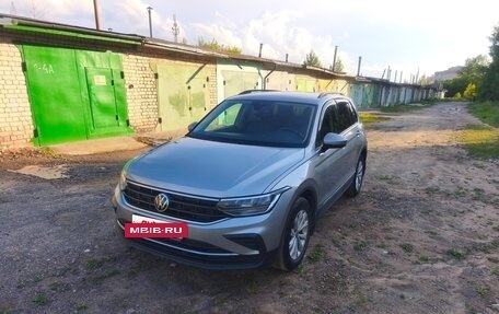 Volkswagen Tiguan II, 2021 год, 2 600 000 рублей, 2 фотография