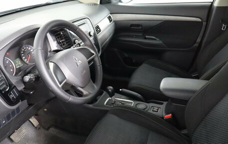 Mitsubishi Outlander III рестайлинг 3, 2016 год, 1 249 000 рублей, 8 фотография