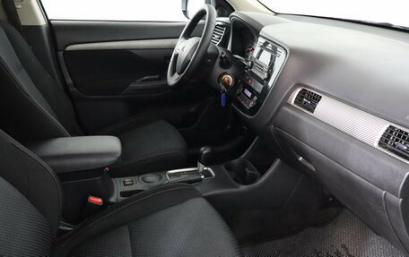 Mitsubishi Outlander III рестайлинг 3, 2016 год, 1 249 000 рублей, 11 фотография