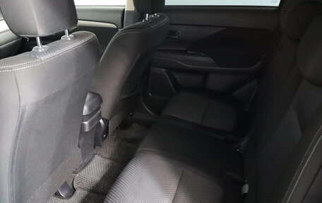 Mitsubishi Outlander III рестайлинг 3, 2016 год, 1 249 000 рублей, 13 фотография