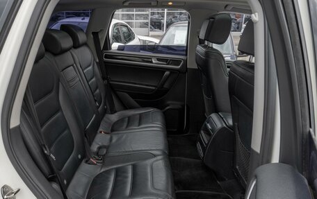Volkswagen Touareg III, 2011 год, 2 499 000 рублей, 8 фотография