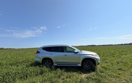 Mitsubishi Pajero Sport III рестайлинг, 2018 год, 2 430 000 рублей, 3 фотография