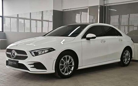 Mercedes-Benz A-Класс, 2022 год, 2 100 000 рублей, 1 фотография