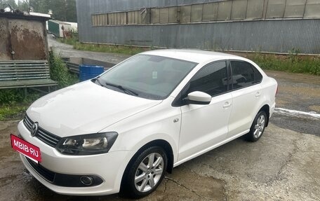 Volkswagen Polo VI (EU Market), 2012 год, 710 000 рублей, 2 фотография