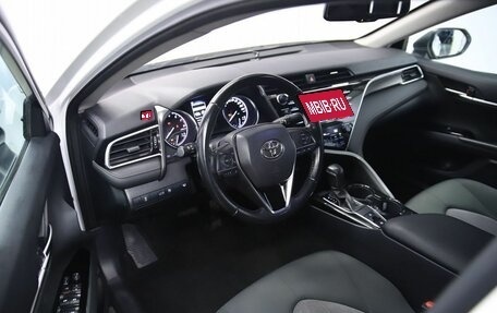 Toyota Camry, 2018 год, 2 230 000 рублей, 10 фотография