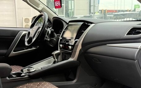 Mitsubishi Pajero Sport III рестайлинг, 2021 год, 3 200 000 рублей, 12 фотография
