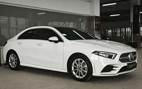 Mercedes-Benz A-Класс, 2022 год, 2 100 000 рублей, 3 фотография