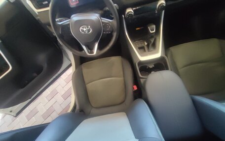 Toyota RAV4, 2024 год, 3 850 000 рублей, 2 фотография