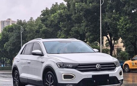 Volkswagen T-Roc I, 2023 год, 1 570 098 рублей, 3 фотография