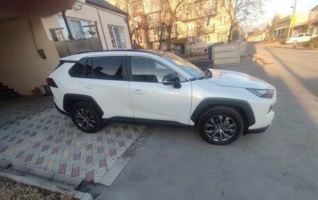 Toyota RAV4, 2024 год, 3 850 000 рублей, 3 фотография
