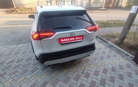 Toyota RAV4, 2024 год, 3 850 000 рублей, 5 фотография
