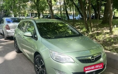 Opel Astra J, 2011 год, 595 000 рублей, 2 фотография