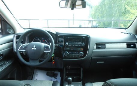Mitsubishi Outlander III рестайлинг 3, 2013 год, 1 320 000 рублей, 6 фотография