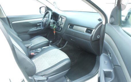 Mitsubishi Outlander III рестайлинг 3, 2013 год, 1 320 000 рублей, 10 фотография