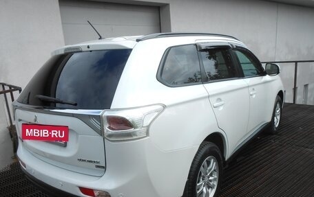 Mitsubishi Outlander III рестайлинг 3, 2013 год, 1 320 000 рублей, 4 фотография
