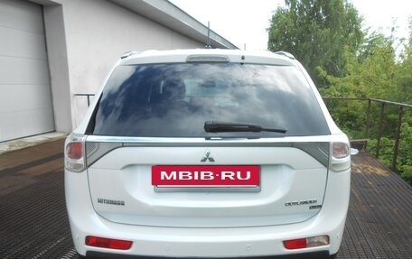 Mitsubishi Outlander III рестайлинг 3, 2013 год, 1 320 000 рублей, 5 фотография